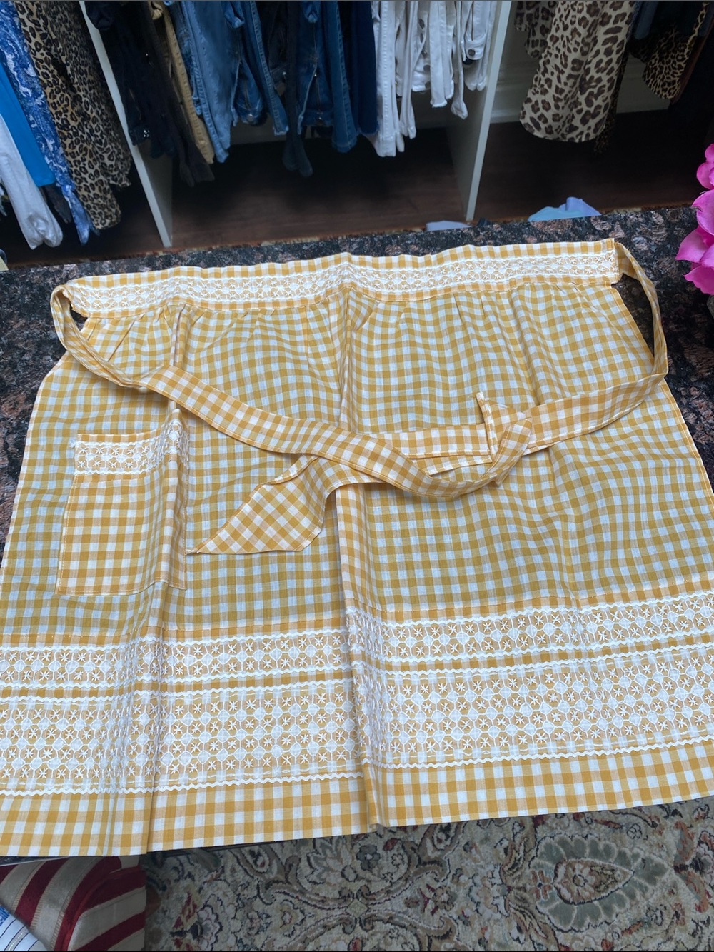 VINTAGE Apron - LIKE NEW!